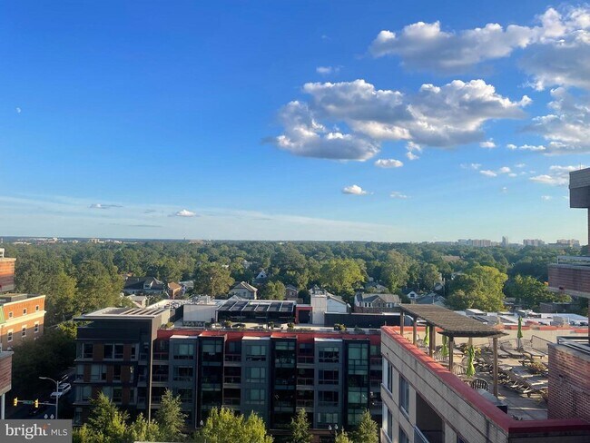 Building Photo - 1020 N Highland St