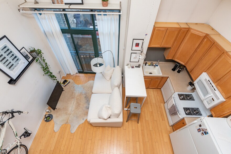 Primary Photo - 400 W Ontario St