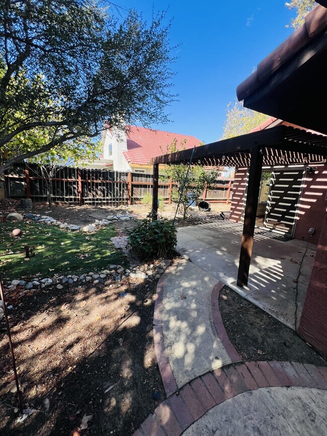 Building Photo - 15721 Shadow Mountain Ln