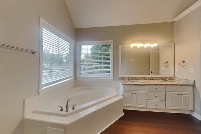 Building Photo - 2455 Compton Pl