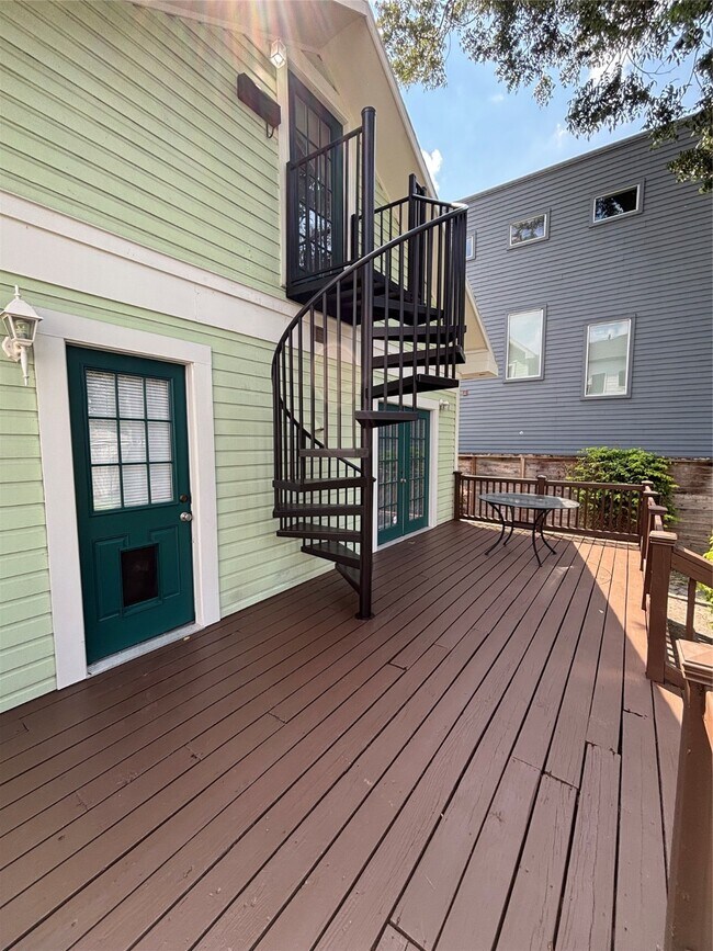 Building Photo - 841 E 23rd St