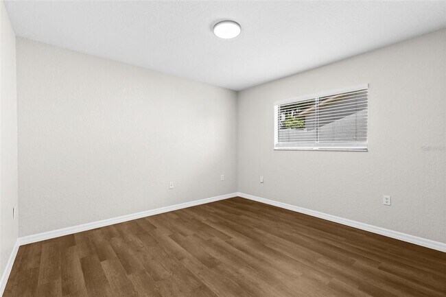Building Photo - 8829 Bermuda Ln