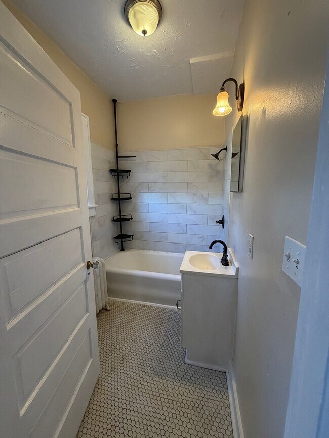 Building Photo - Ferdinand/829