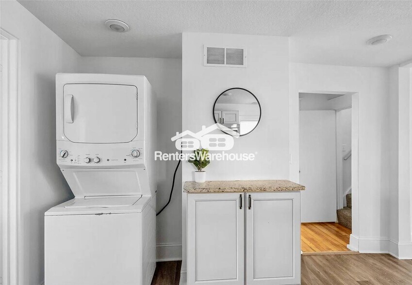 Building Photo - 544 36th St