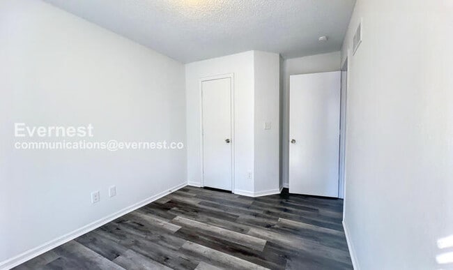 Building Photo - 1021 SE Steeple Dr