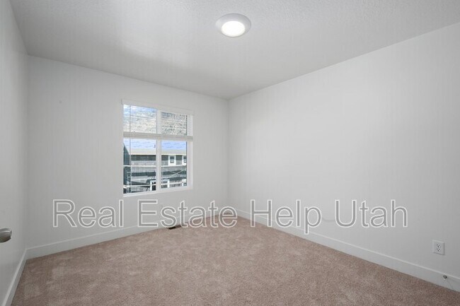 Building Photo - 281 W 1150 N
