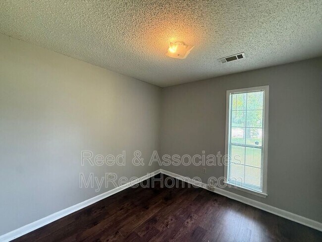 Building Photo - 6556 Birch Hollow Dr
