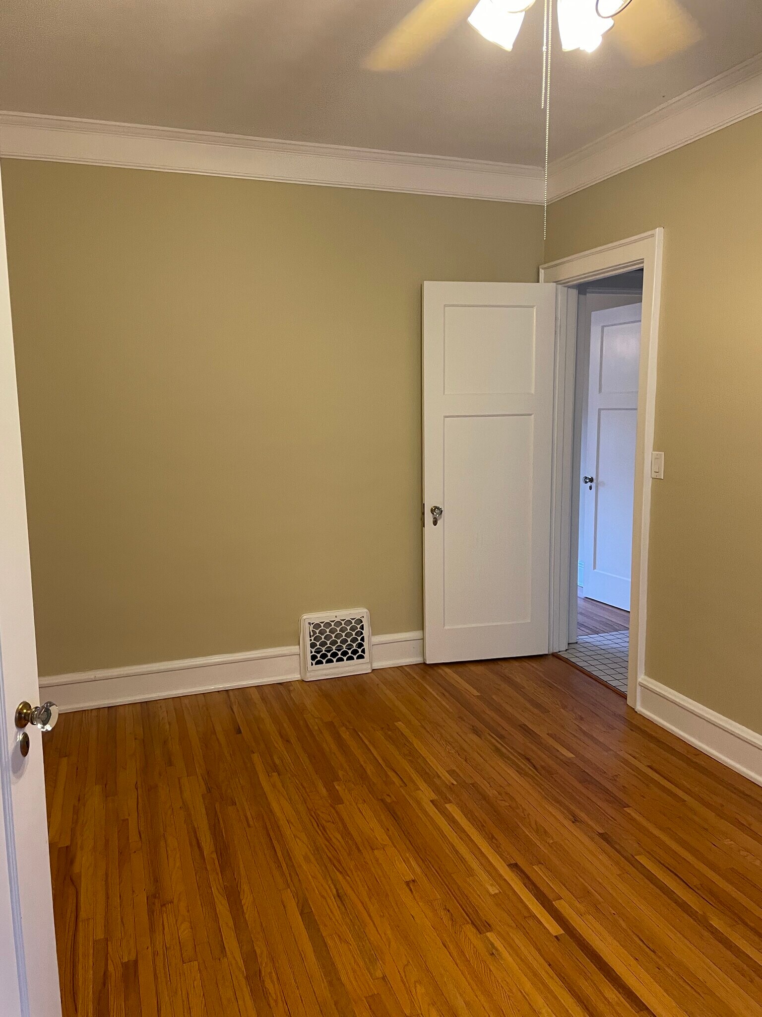 2nd bdrm - 2523 LeClaire St