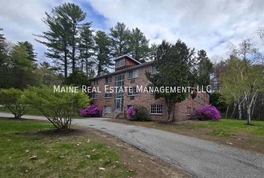Building Photo - 20 Tall Pines Dr