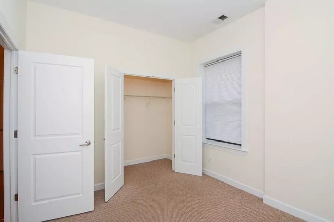 Building Photo - 4712 N Sheridan Rd