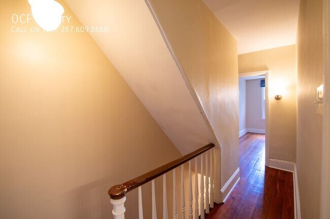 Building Photo - 2211 Bainbridge St