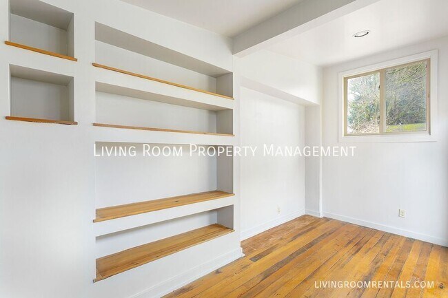 Building Photo - 8606 N Gloucester Ave