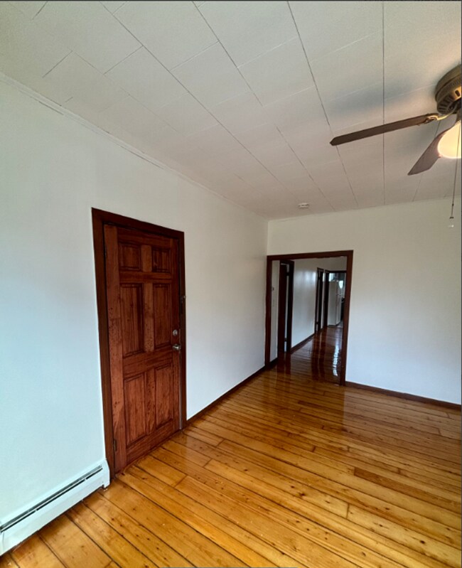 Building Photo - 90 Montaup St