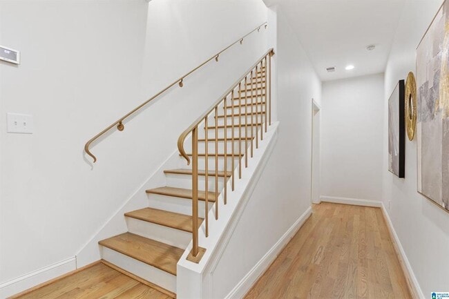 Building Photo - Luxurious 3-Bed Townhouse on Red Mountain