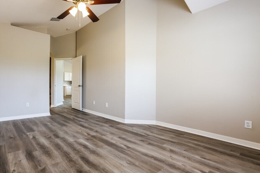 Building Photo - 7875 Bristol Park Dr