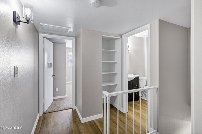 Building Photo - 225 N Standage