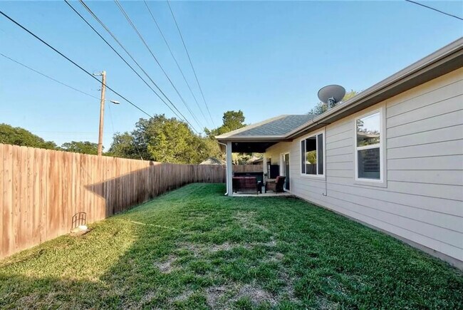 Building Photo - 424 Summit Ridge Dr N