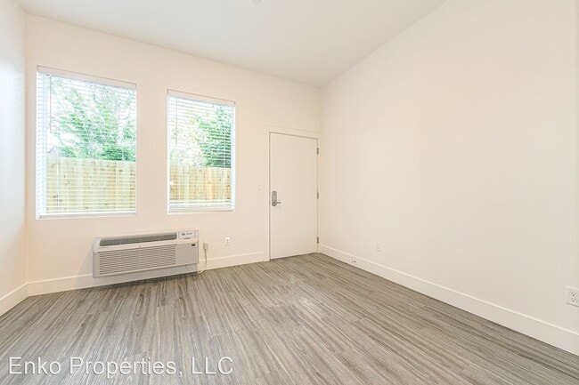 Building Photo - 1627 SE Reedway St