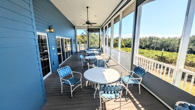Building Photo - Seasonal/short term 2/2 vacation condo close to Anna Maria