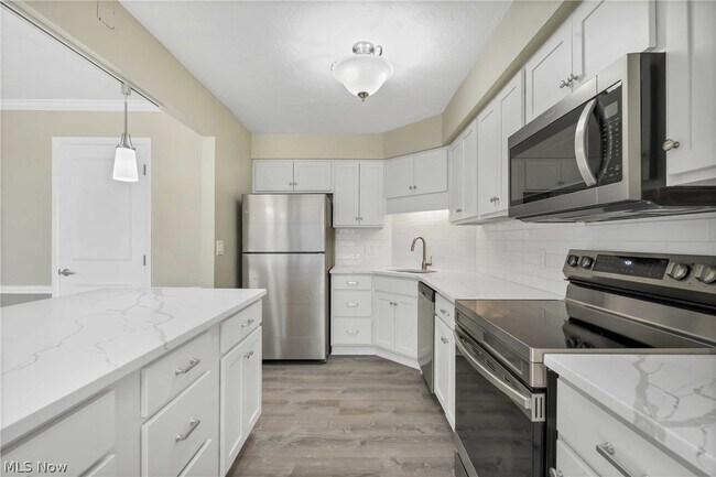 Building Photo - 12550 Lake Ave