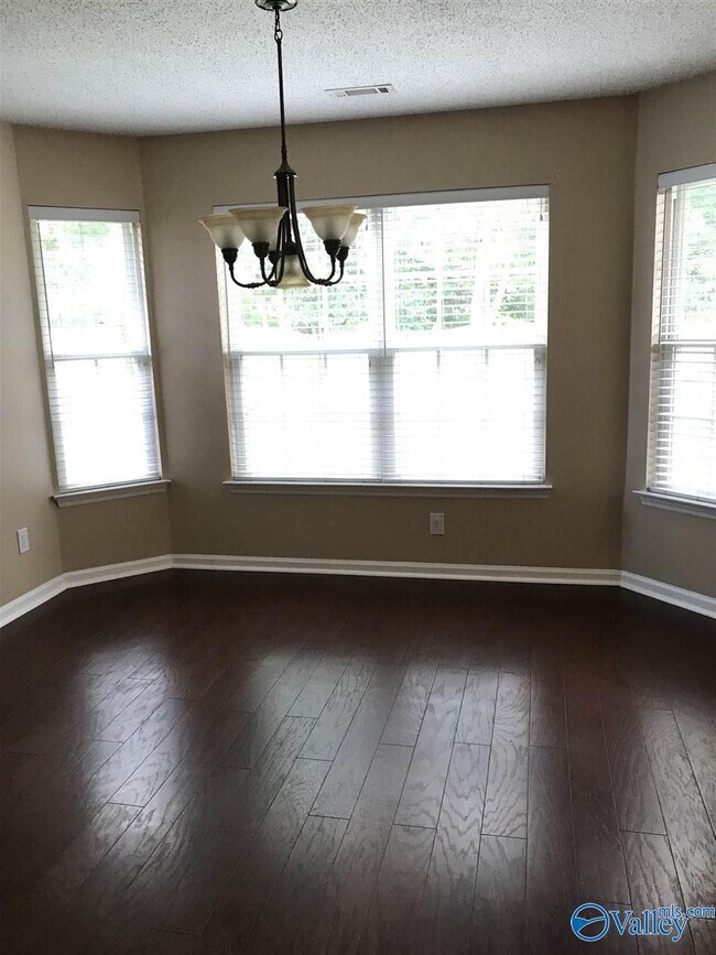 Building Photo - 110 Bridgeway Ln