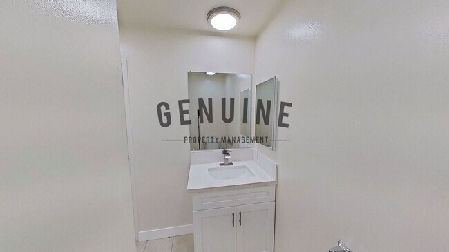 Building Photo - Cameo Ln Four-Plex