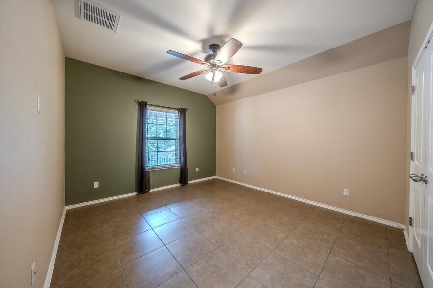 Building Photo - 304 Jack Ryan Ln