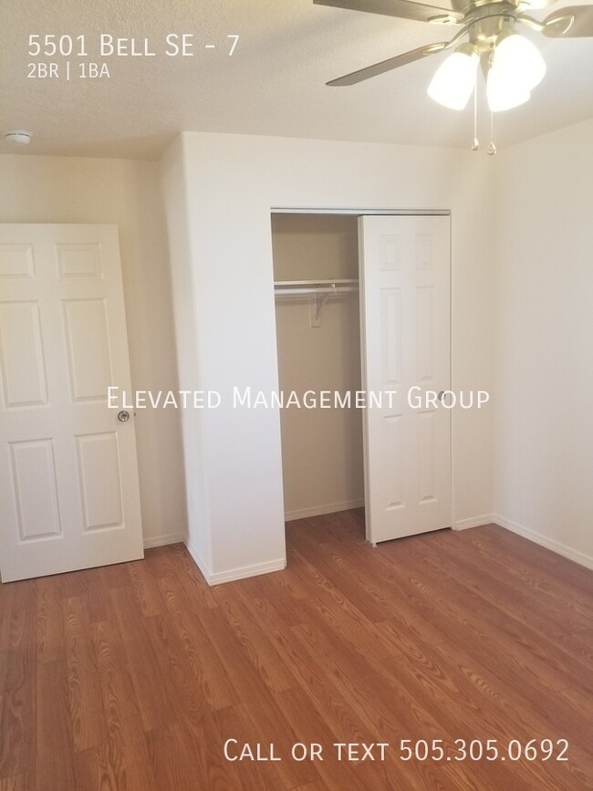 Building Photo - Move in NOW! No Carpet 2Bd/1Bath Refrigera...