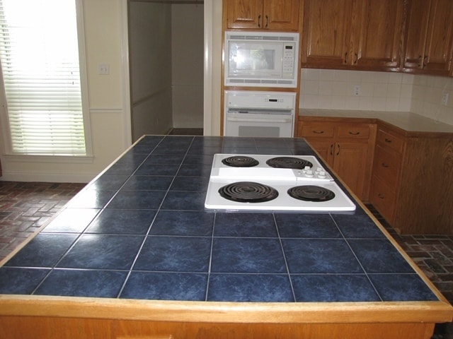 Building Photo - WHITE OAK ESTATES-SOUTHEAST BATON ROUGE!