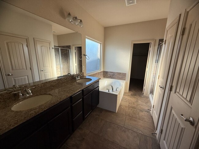 Building Photo - 3208 Rembrandt Ave