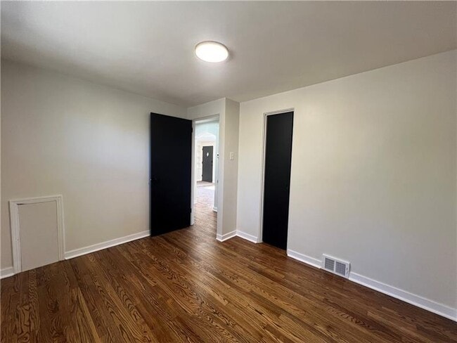 Building Photo - 658 Fort Couch Rd