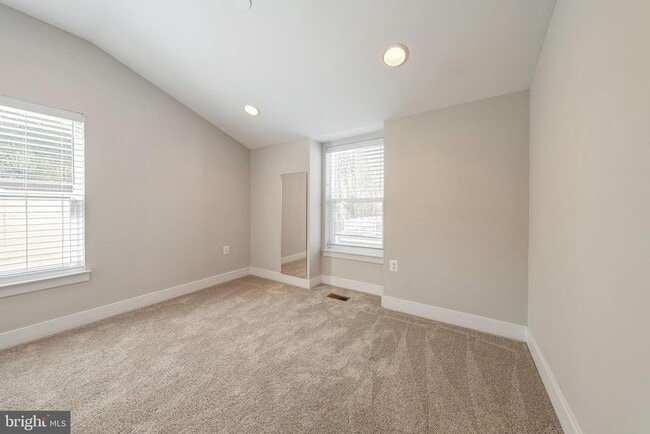 Building Photo - 10326 Grosvenor Pl