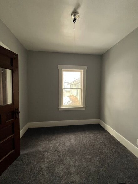 Building Photo - 21 Hillendale St
