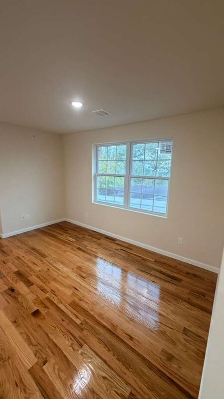 Building Photo - 628 S 12th St