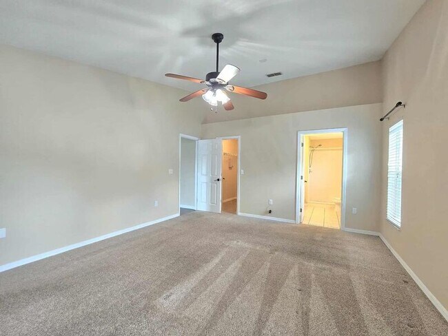 Building Photo - 696 Jessanda Cir