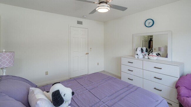 Building Photo - 1011 S Mountcrest Ct