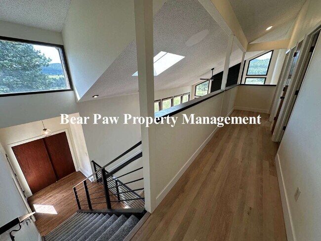 Building Photo - Spacious 4-Bed, 4.5-Bath Retreat in with B...