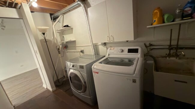 Building Photo - 8114 160th St