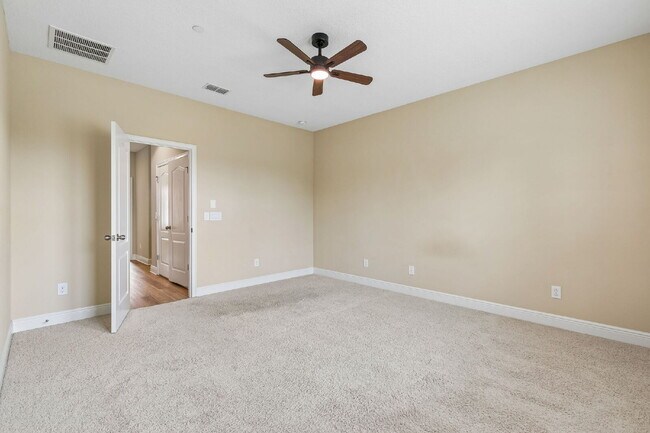 Building Photo - Your Spacious Lake Mary Home Awaits | 4BR, 3.5BA & Resort Amenities