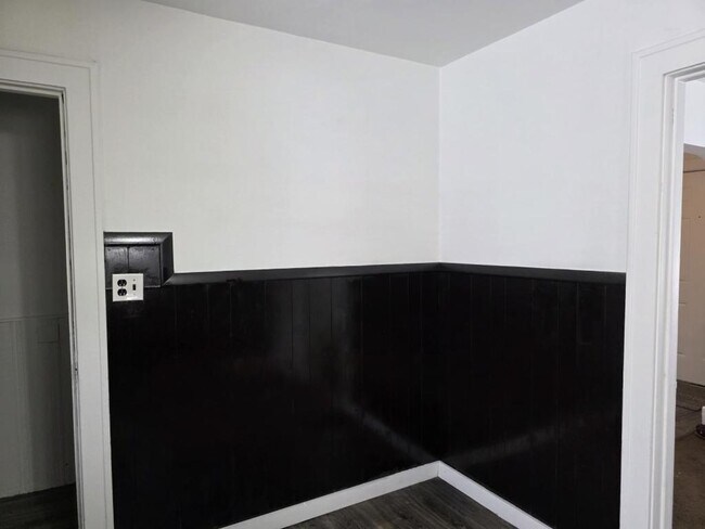 Building Photo - 1028 Clearview St NW