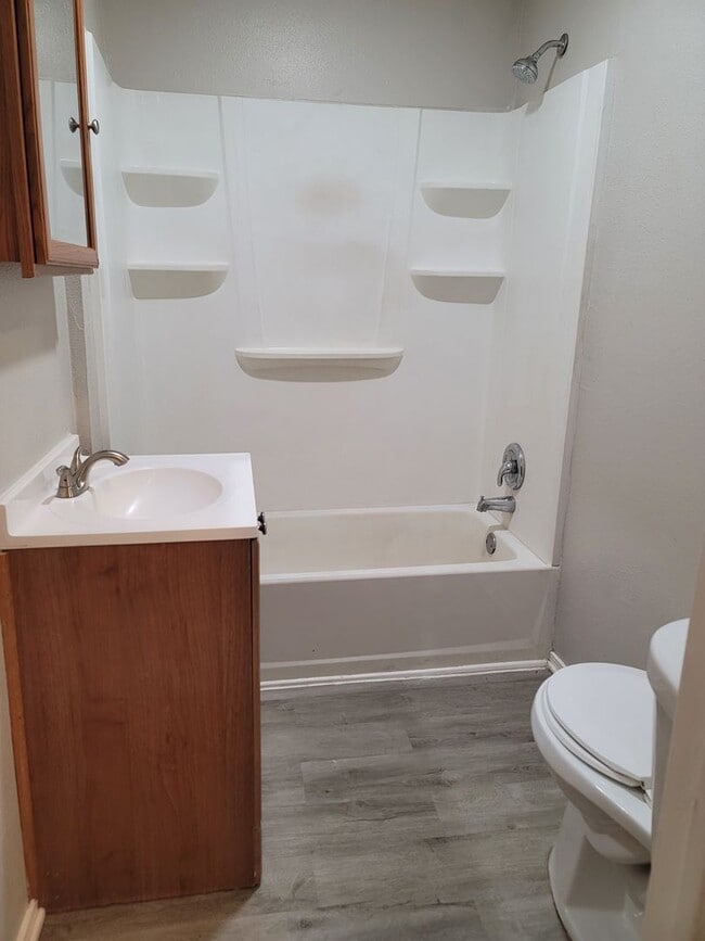 Building Photo - 4/2/2 TOTALLY renovated home