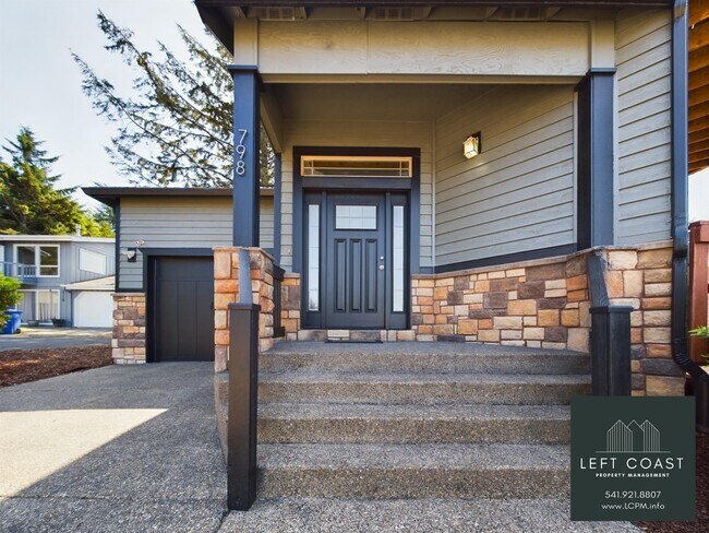 Building Photo - 798 SE 37th Ct