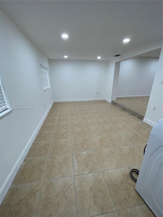 Building Photo - 894 W 69th St