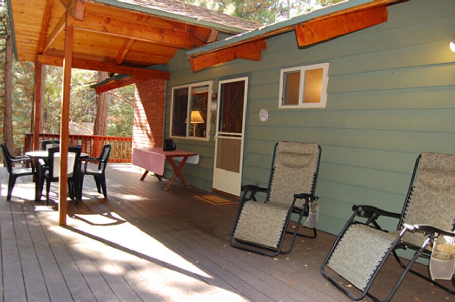 Building Photo - 8005 Cedar Cir