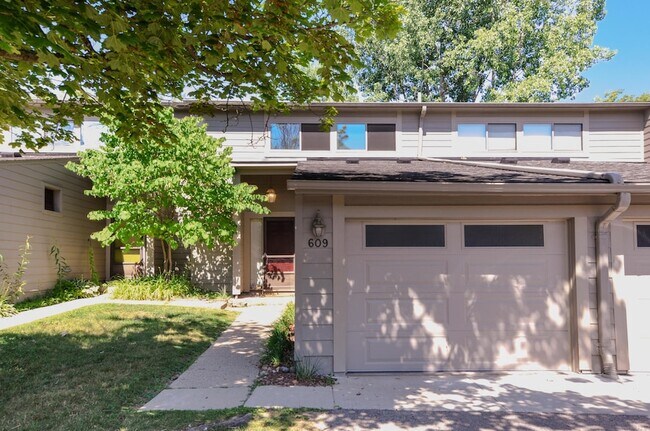 Building Photo - 609 Watersedge Dr