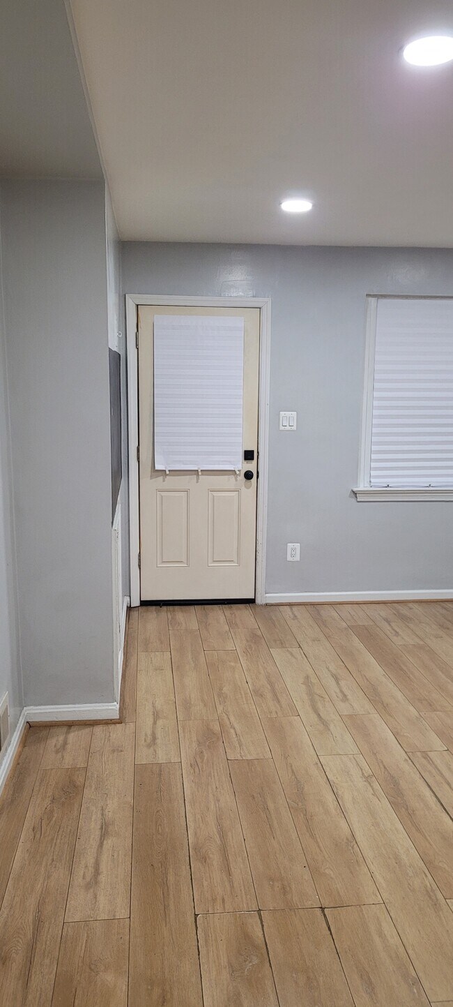 Building Photo - 1248 16th St NE