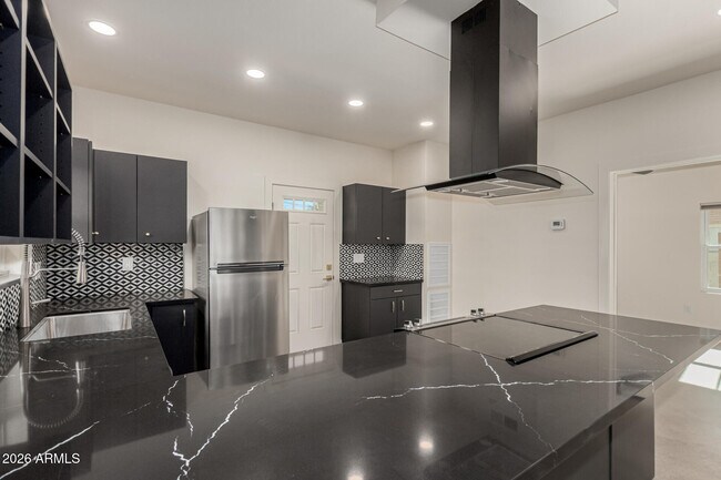 Building Photo - 125 N 11th Ave