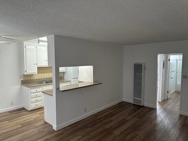 Building Photo - 1718 S Barrington Ave