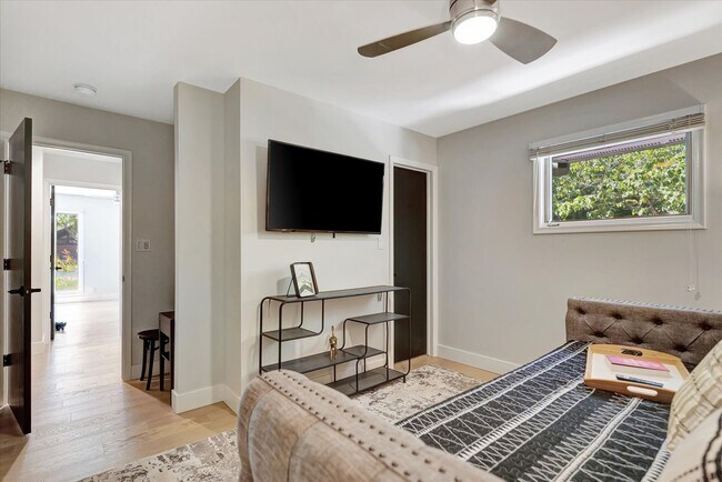 Building Photo - Luxury Ranch House on Champaign Country Club