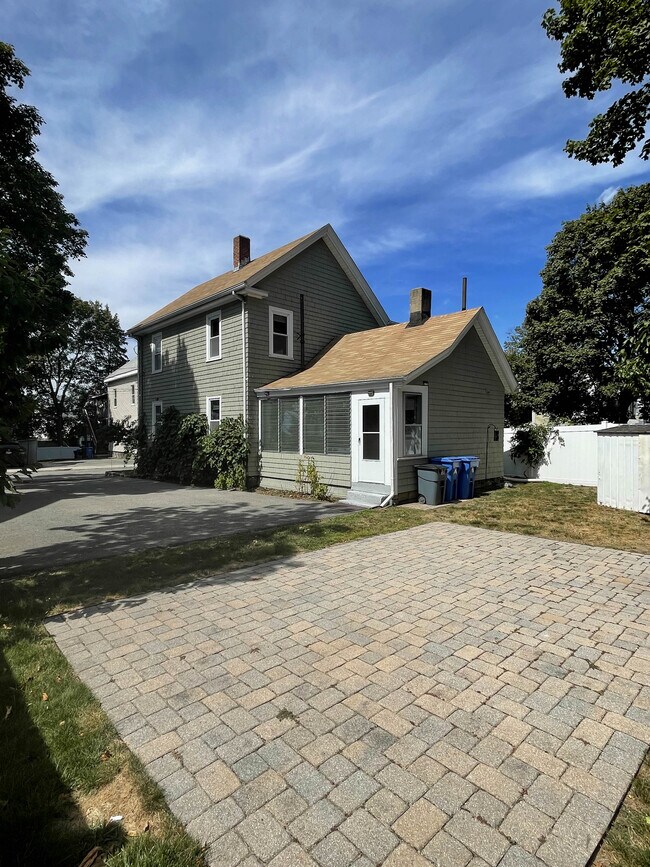 Building Photo - 15 Charles Street Ave